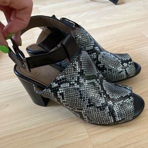NWOT Brand New Vionic Kaia Ankle Strap Block Heel Grey Snakeskin Sz 6